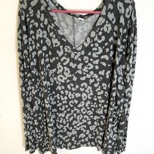 Old Navy long sleeve v-neck shirt
